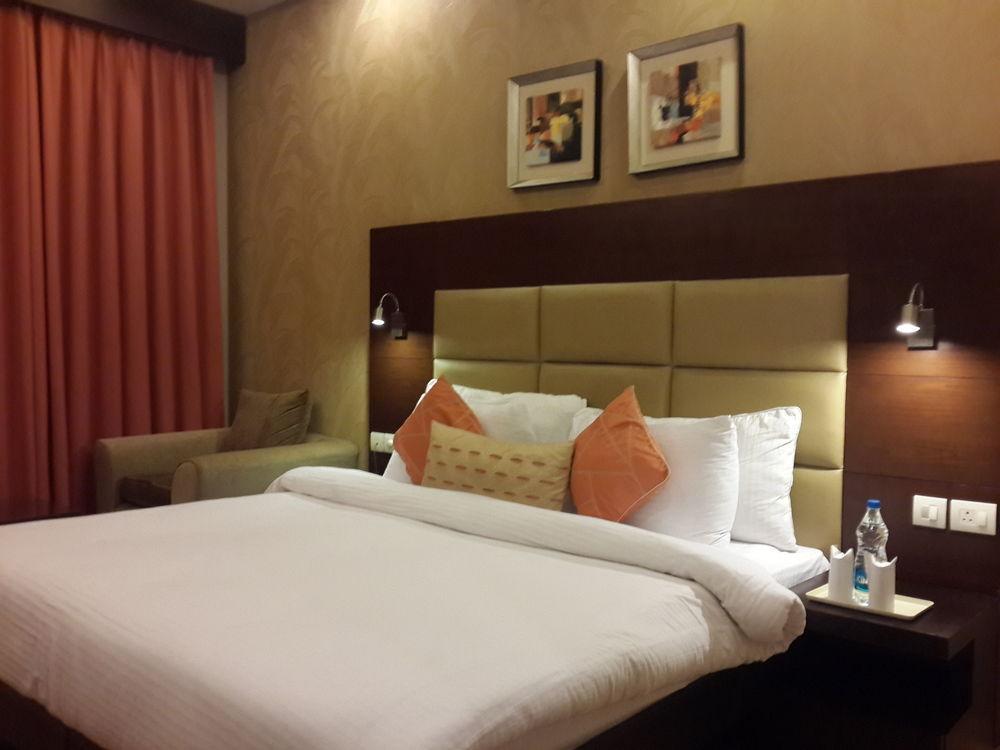 Corporate Regency Hotel New Delhi Ngoại thất bức ảnh